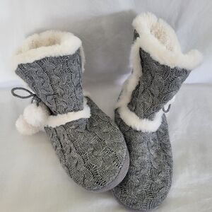 Chinese Laundry - Gray and White Indoor/Outdoor Non-Slip Slippers - L (9/10)NWOT